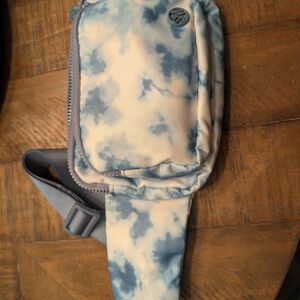Steve Madden Blue and White Belt Bag Fanny Pack NWOT!
